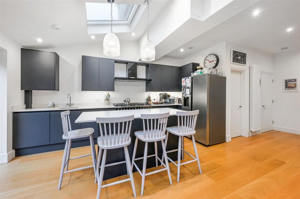 Property photo 3 of 13 7 Trewince Road,6.Jpg