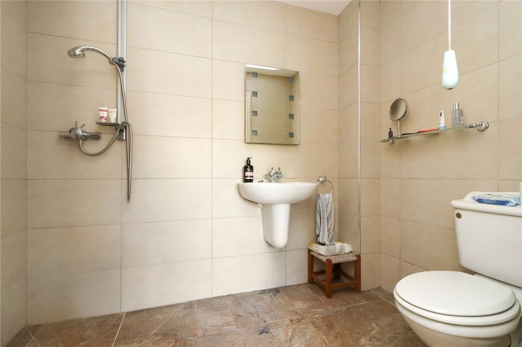 Property photo 3 of 23 Picture No. 15