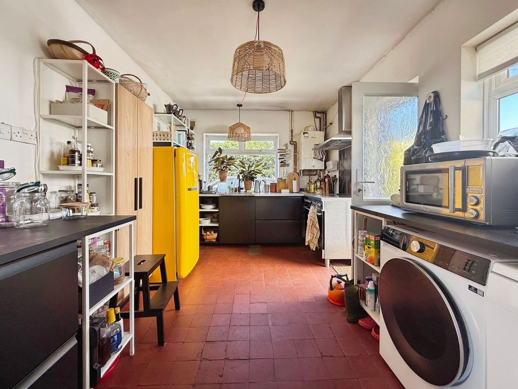 Property photo 2 of 21 Kitchen