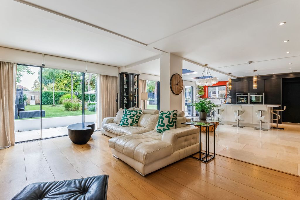 Property photo 2 of 17