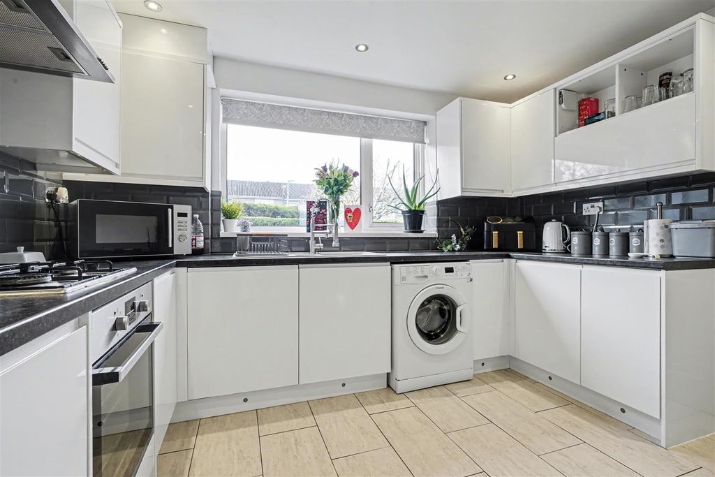 Property photo 3 of 16 Kitchen Diner