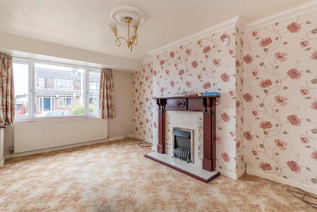 Property photo 2 of 19 Lounge