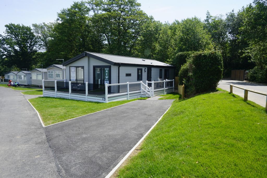 Property photo 1 of 33