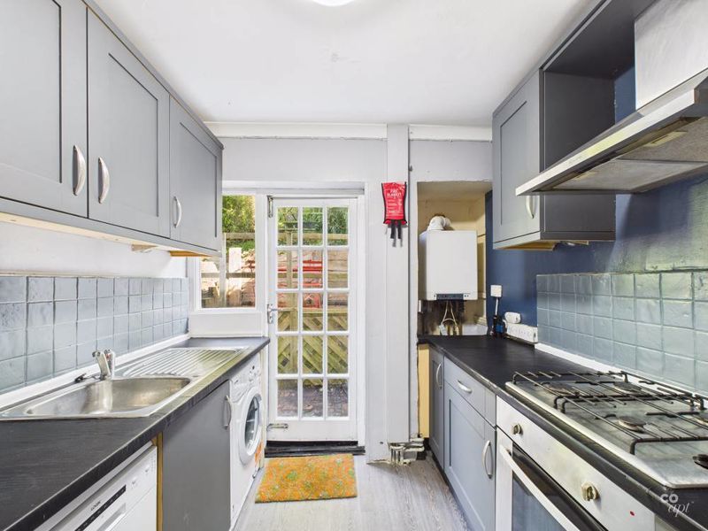 Property photo 3 of 11 Kitchen