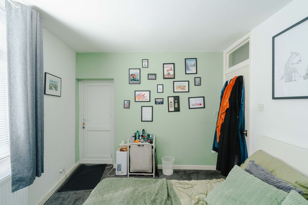 Property photo 3 of 9 2