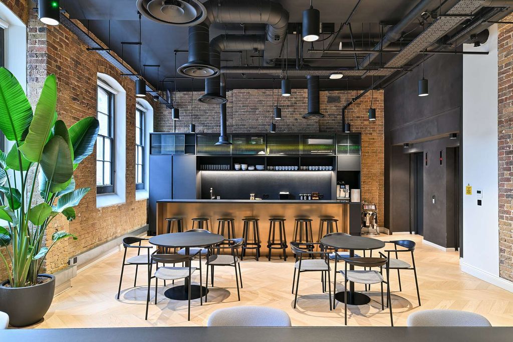 Property photo 1 of 7 Bar