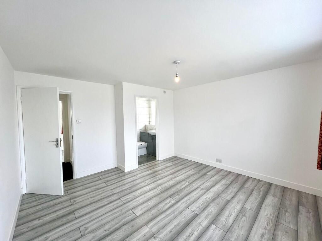 Property photo 3 of 27