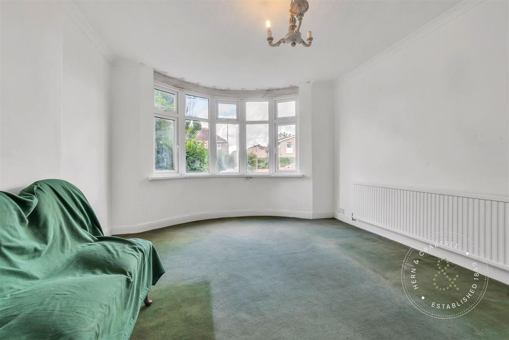 Property photo 2 of 33 Gilian-Road-15.Jpg