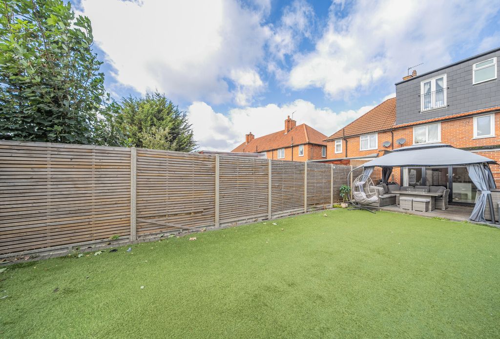 Property photo 2 of 22 1354225-17-68c7Df...