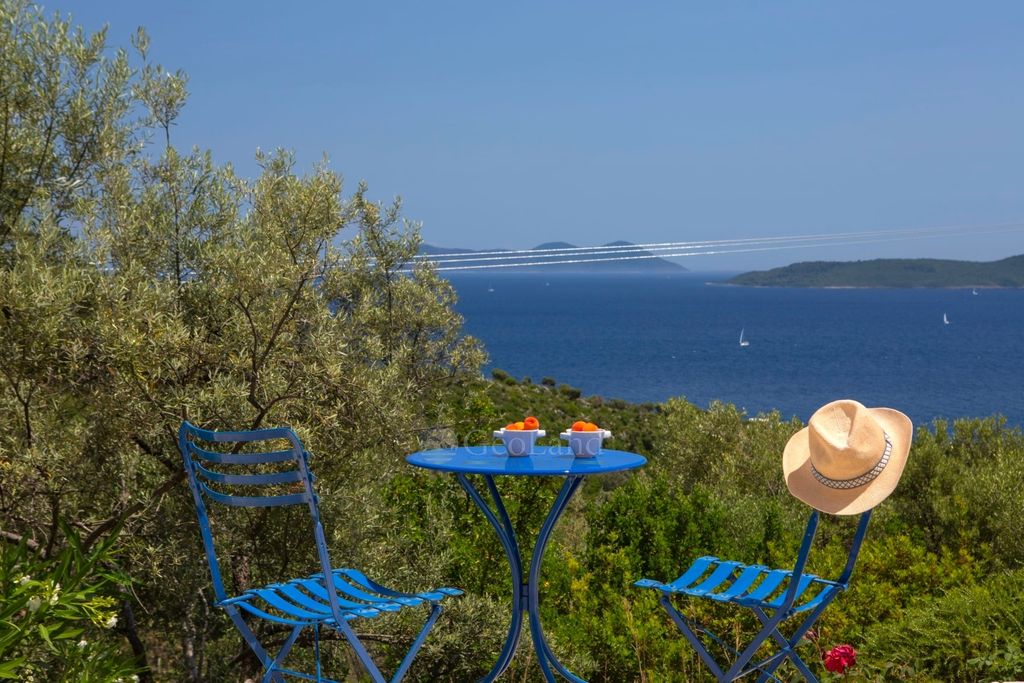 Property photo 3 of 38