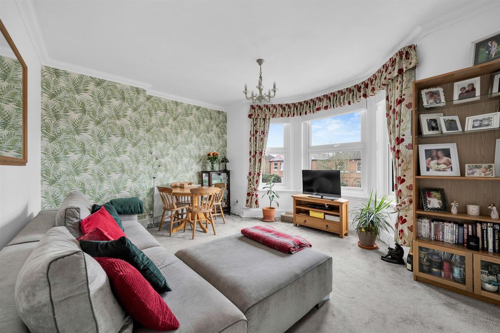 Property photo 2 of 9 Lounge