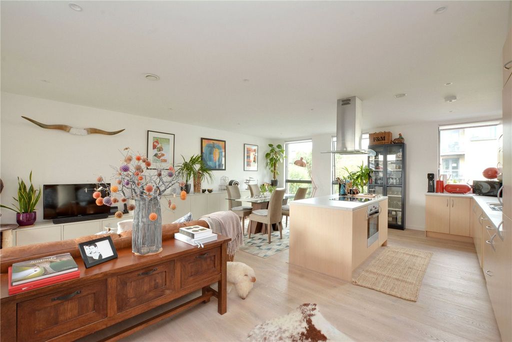 Property photo 2 of 16 Kitchen/Recepion