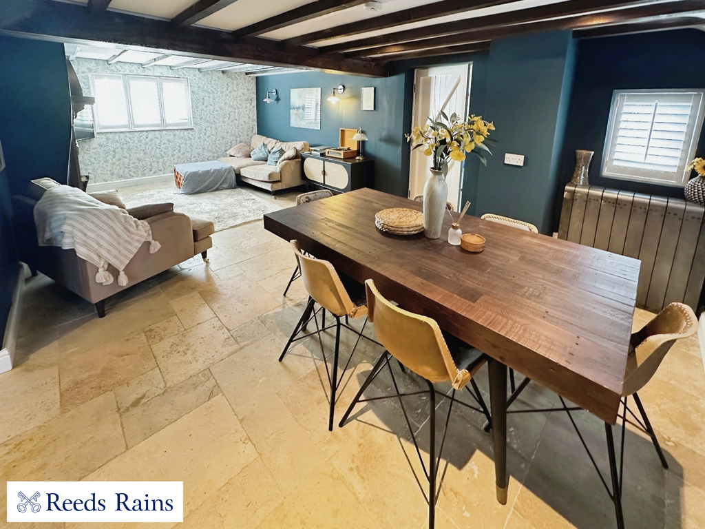 Property photo 3 of 31 Dining Room