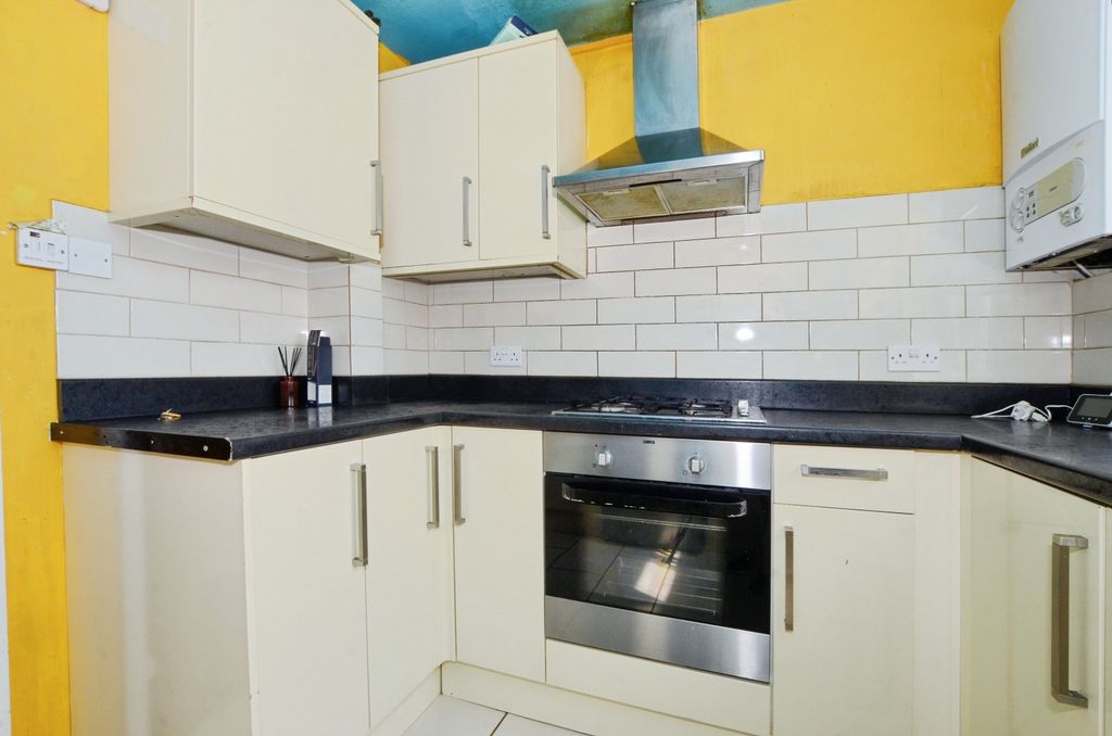 Property photo 2 of 21 Kitchen