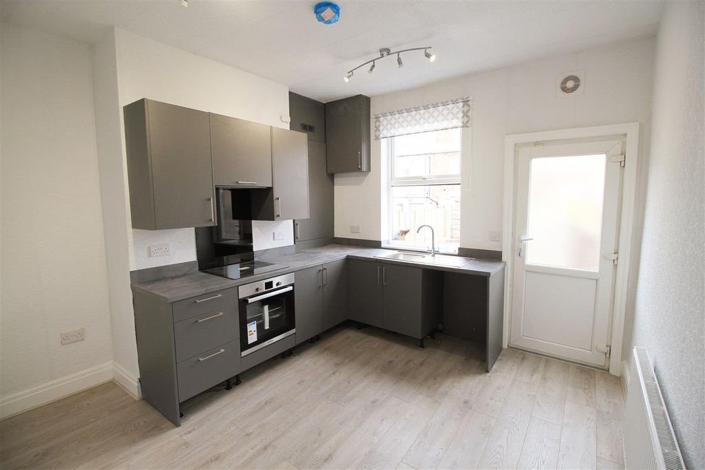 Property photo 2 of 10 Kitchen..Jpg