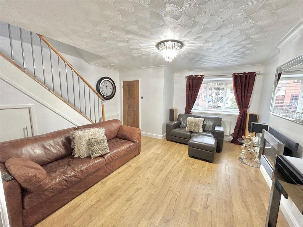 Property photo 2 of 16 Lounge.Jpg