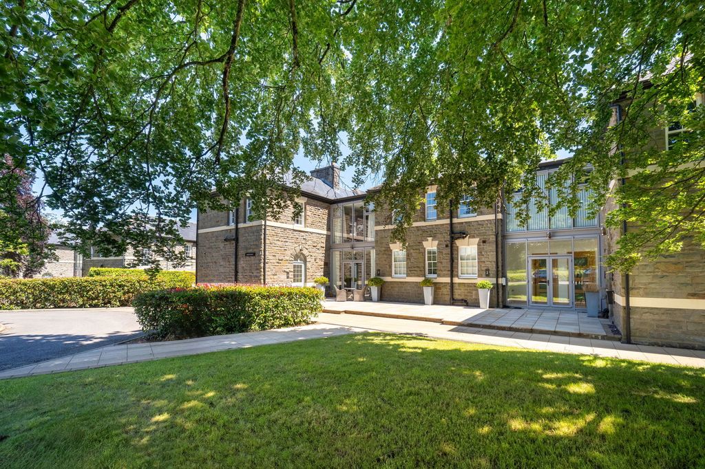 Property photo 1 of 39