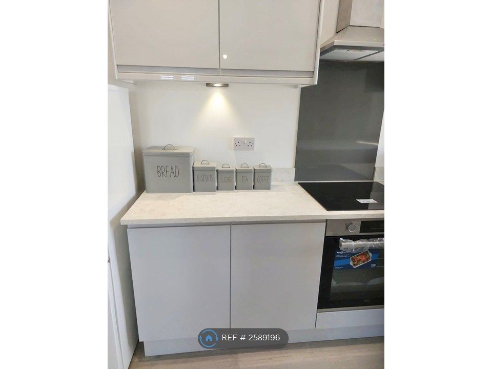 Property photo 3 of 14 Kitchen 2