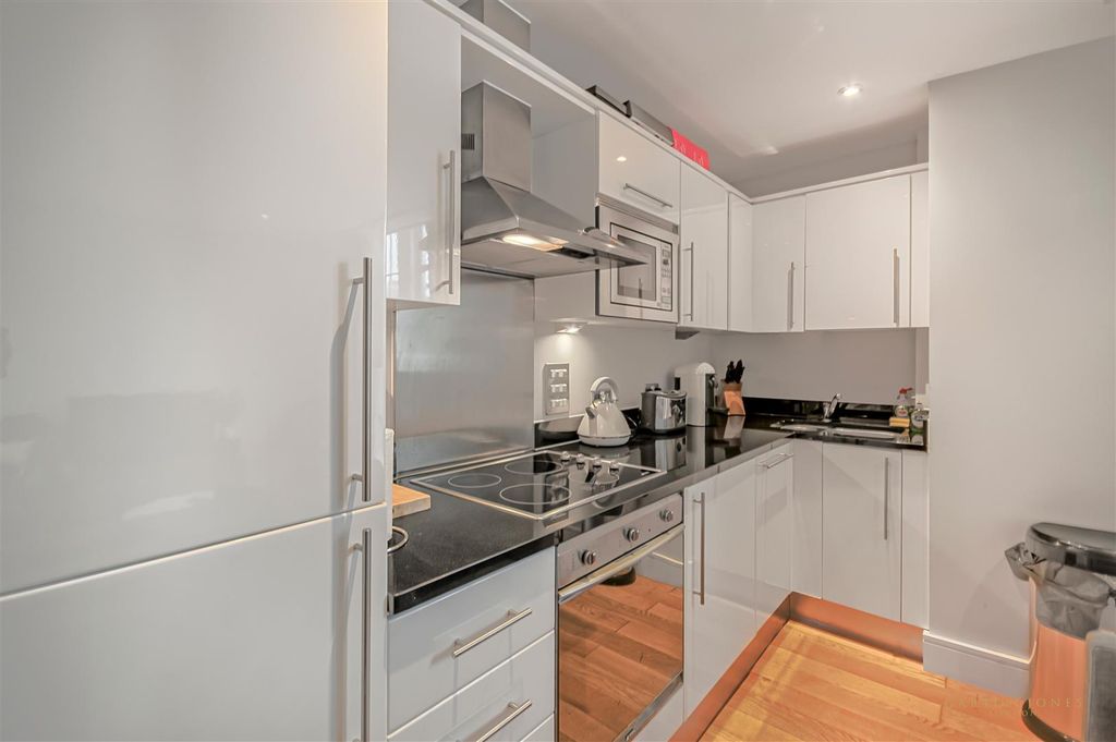 Property photo 3 of 15 Kitchen.Jpg