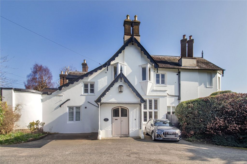 Property photo 1 of 17 3A Nevill Park