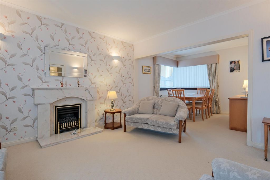 Property photo 3 of 51 008-22 York Street, Wishaw.Jpg