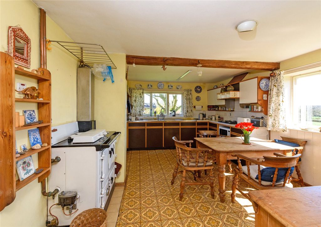 Property photo 3 of 17 Kitchen