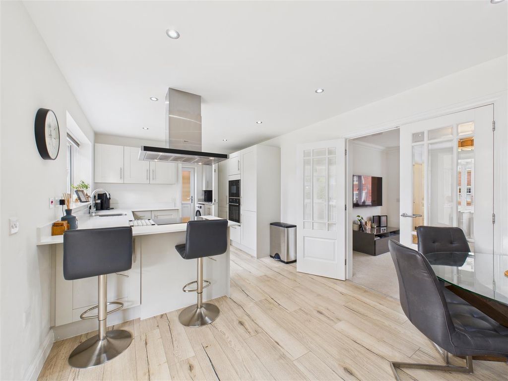 Property photo 3 of 19 Dining Kitchen