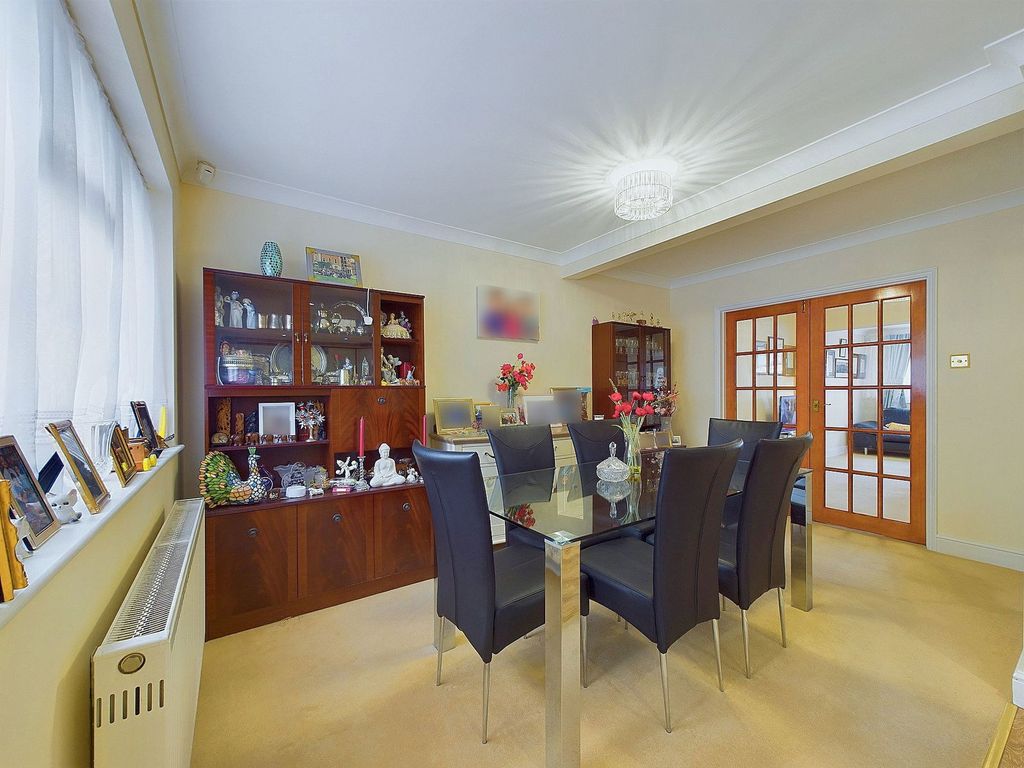 Property photo 3 of 40