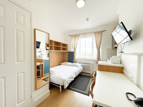 Property photo 1 of 5 Studio To Rent
