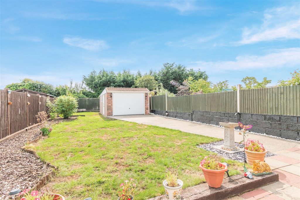 Property photo 2 of 13 8657953-Exterior03.Jpg