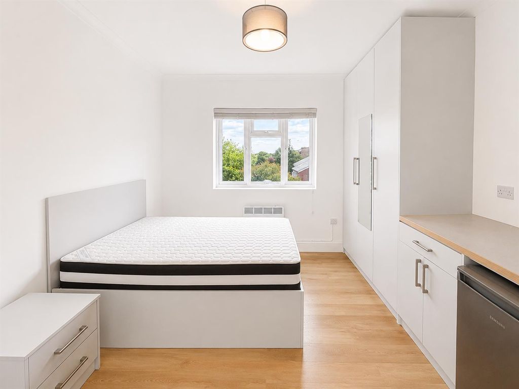 Property photo 1 of 6 8c082Eef-7Cee-476E-Bb4c-62De4F1A73F5.Png