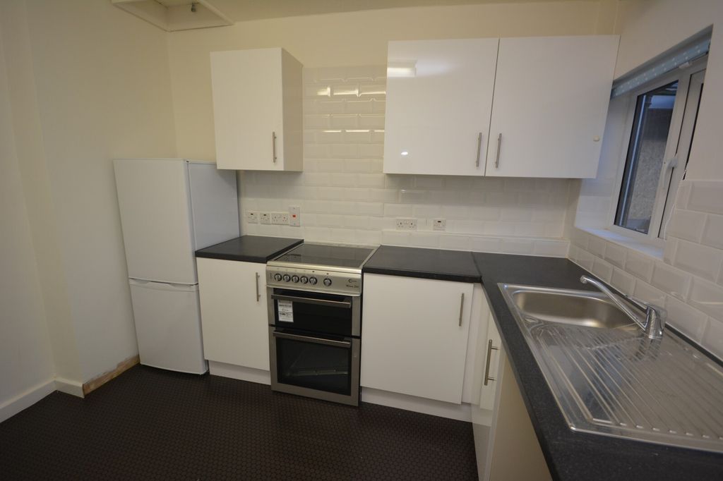 Property photo 3 of 5 Kitchen