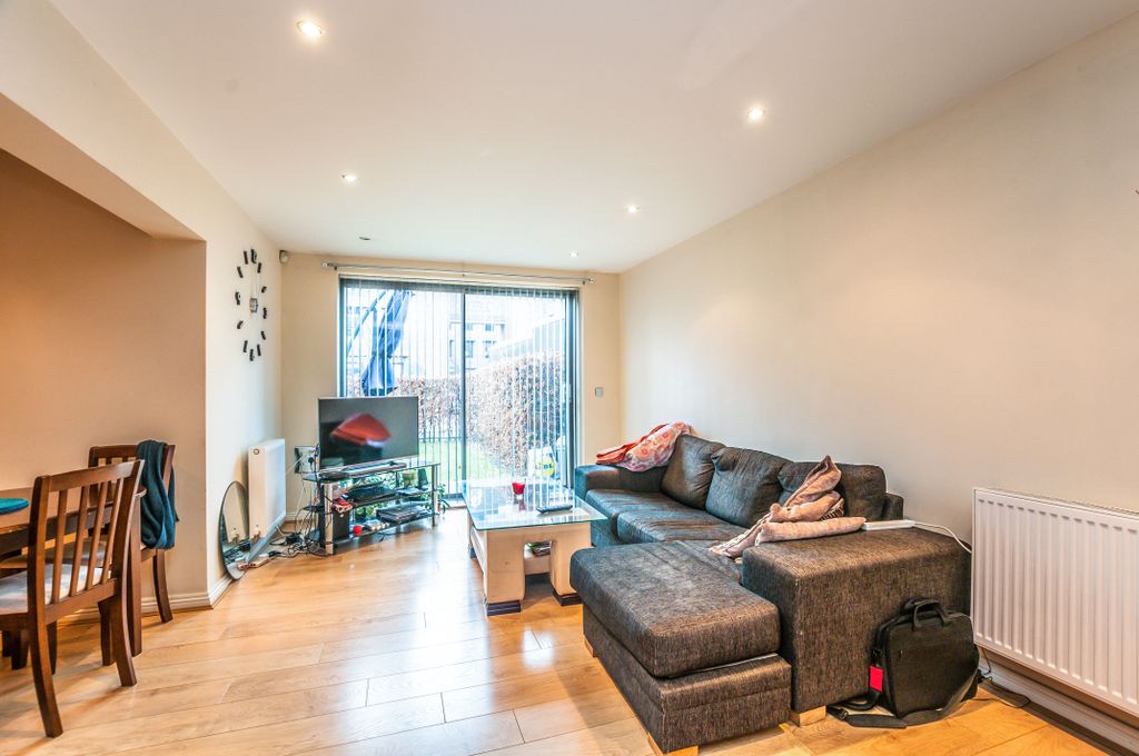 Property photo 3 of 10 Bd482Bcc-53d0-4B9E-B