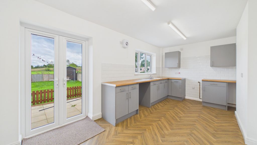 Property photo 2 of 12 5532754