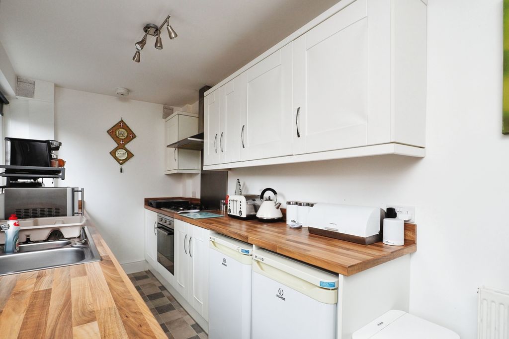 Property photo 2 of 19 Kitchen