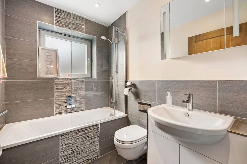 Property photo 3 of 13 Bathroom