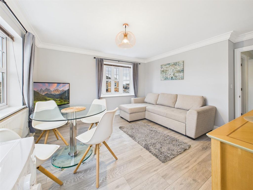 Property photo 2 of 9 Cam05510G0-Pr0124-Still003.Jpg