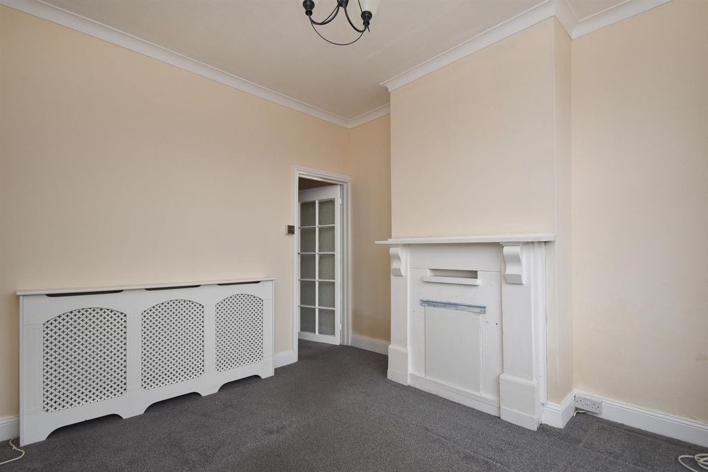 Property photo 3 of 20 Living Room