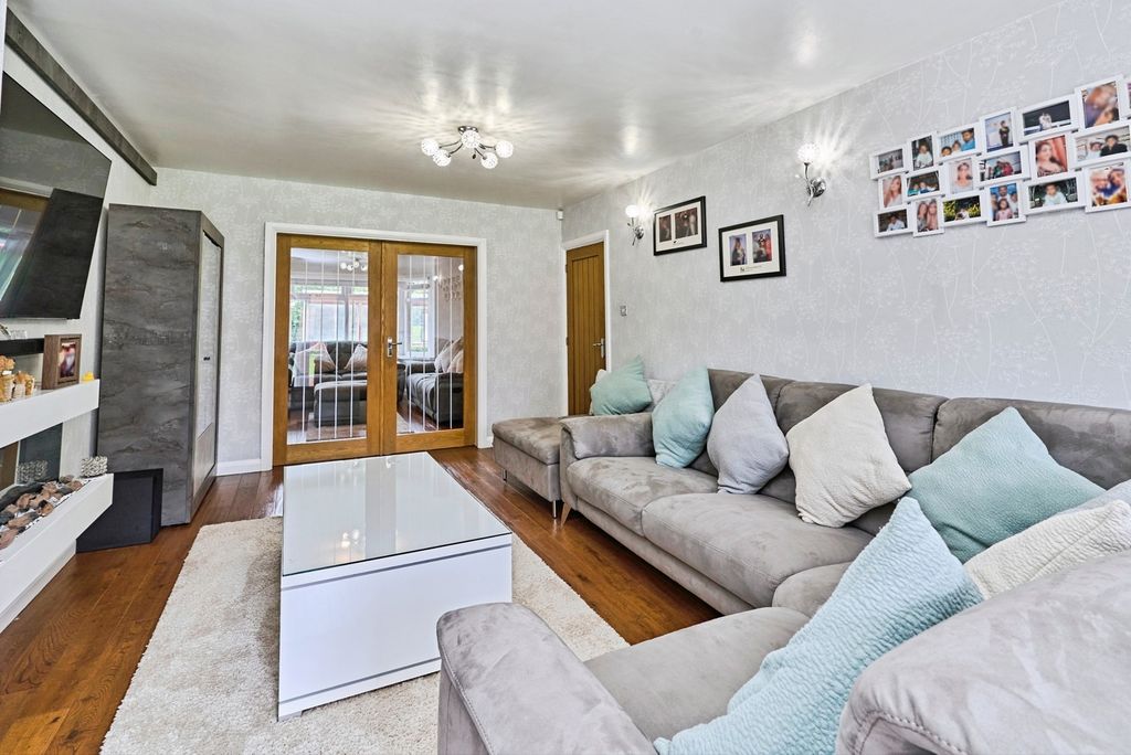 Property photo 3 of 28 Pbox-Img.Jpg