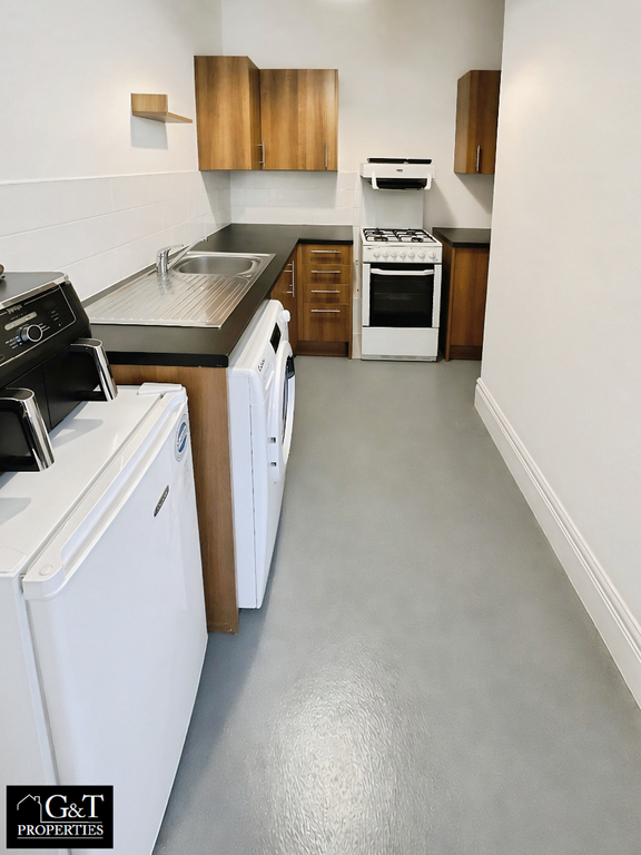 Property photo 2 of 8 Kitchen