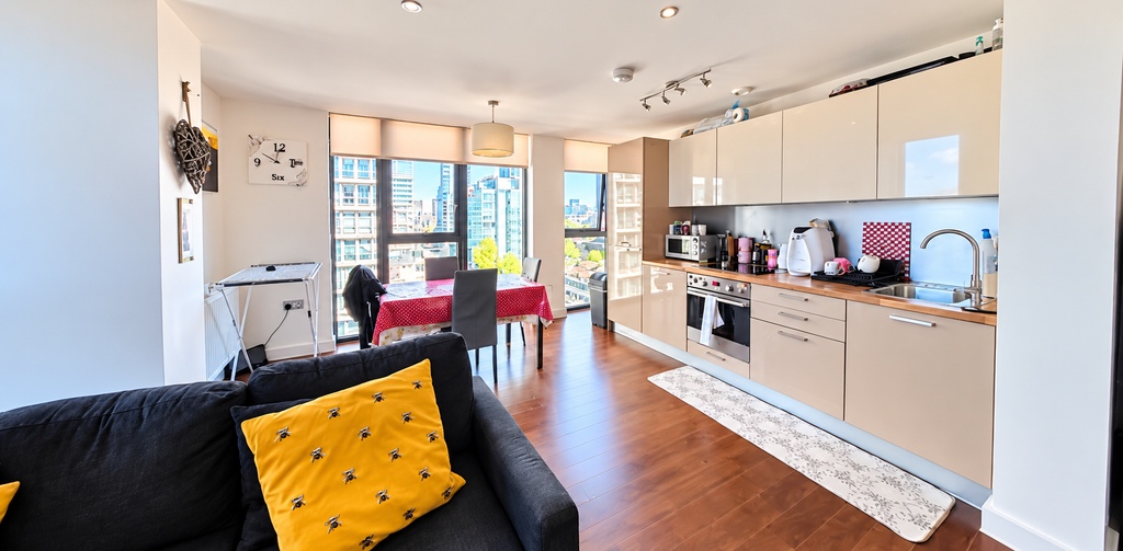 Property photo 3 of 7 Sunlit Modern Open-Plan Apartment.Png