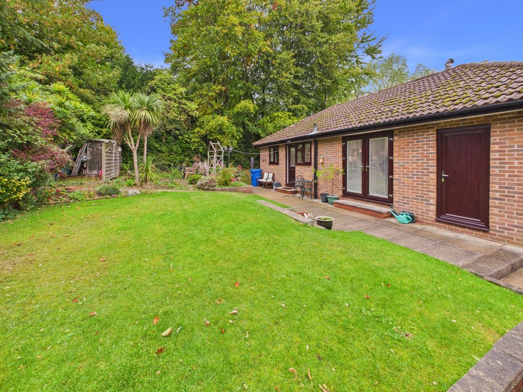 Property photo 2 of 21 Cam04789G0-Pr0155-Still022