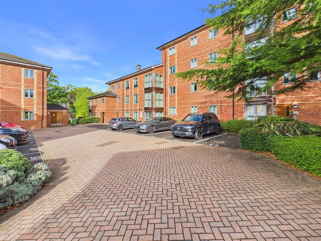Property photo 1 of 8 Cam04454G0-Pr0038-Still008.Jpg