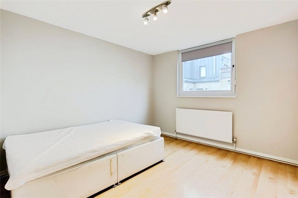 Property photo 2 of 10 Bedroom