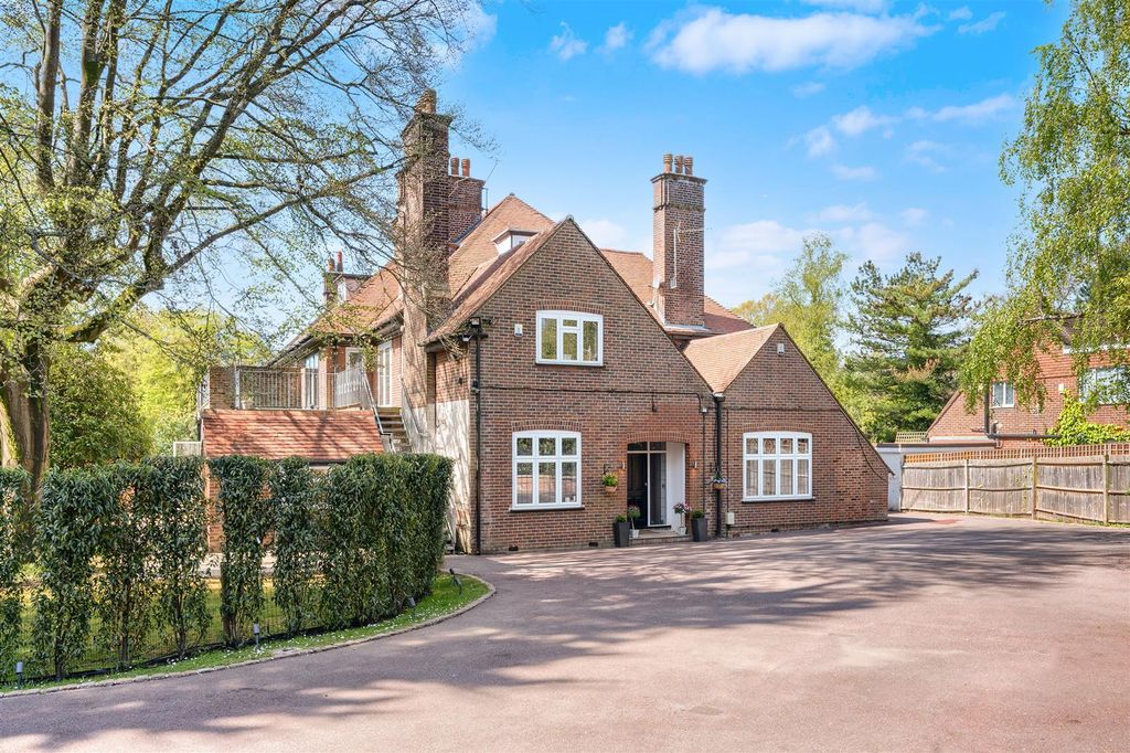 Property photo 1 of 33 Hoyland Down- (8).Jpg