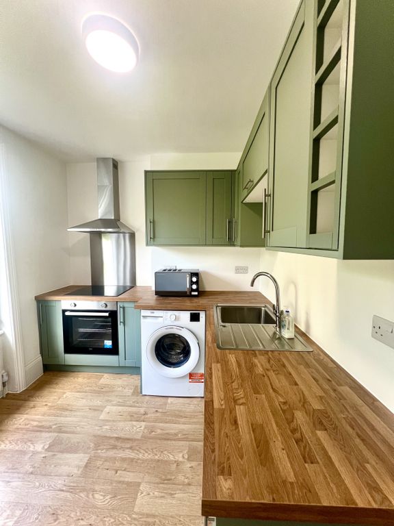 Property photo 3 of 11 Kitchen