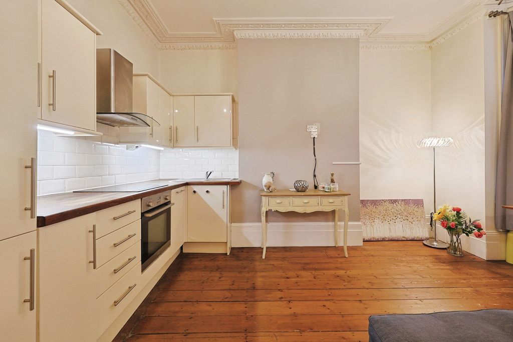Property photo 3 of 20 Reception/Kitchen
