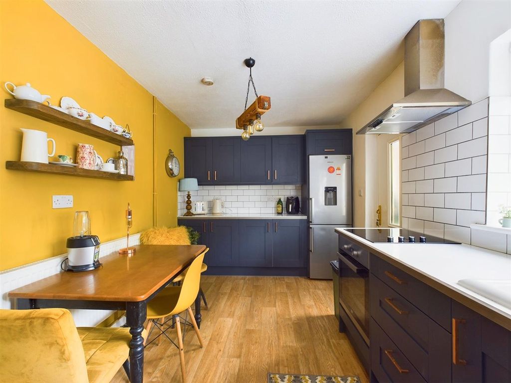 Property photo 3 of 14 Dining Kitchen