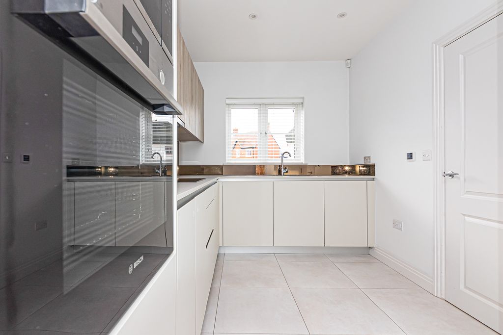 Property photo 3 of 15 Kitchen