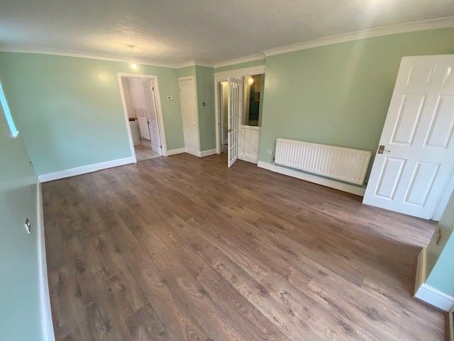 Property photo 1 of 8 Living Room